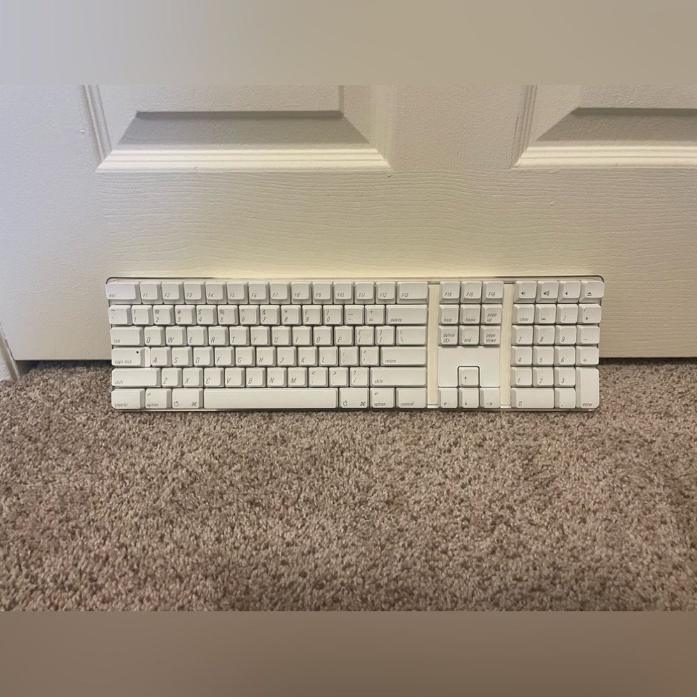 Apple White Wireless Keyboard - Full Size